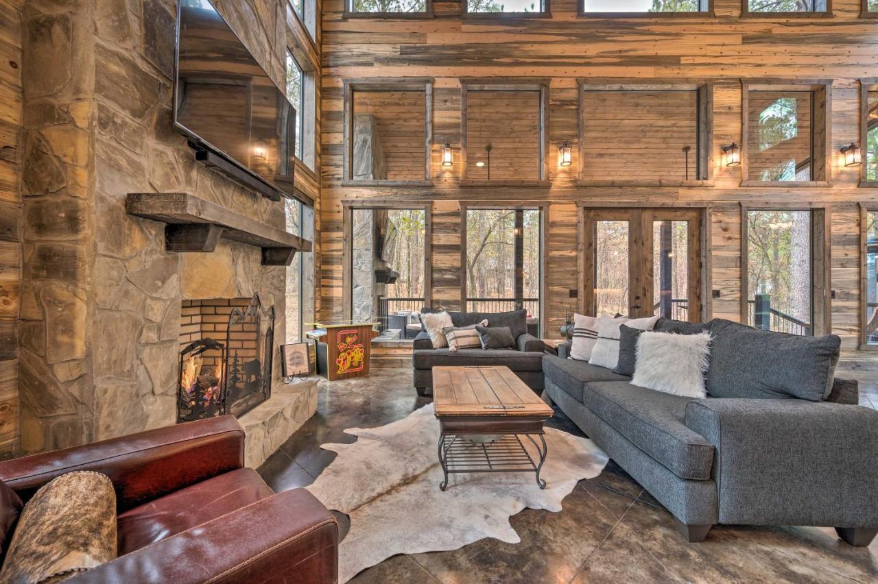 Luxury Cabin In The Woods With Hot Tub And Yard Games! Broken Bow Kültér fotó