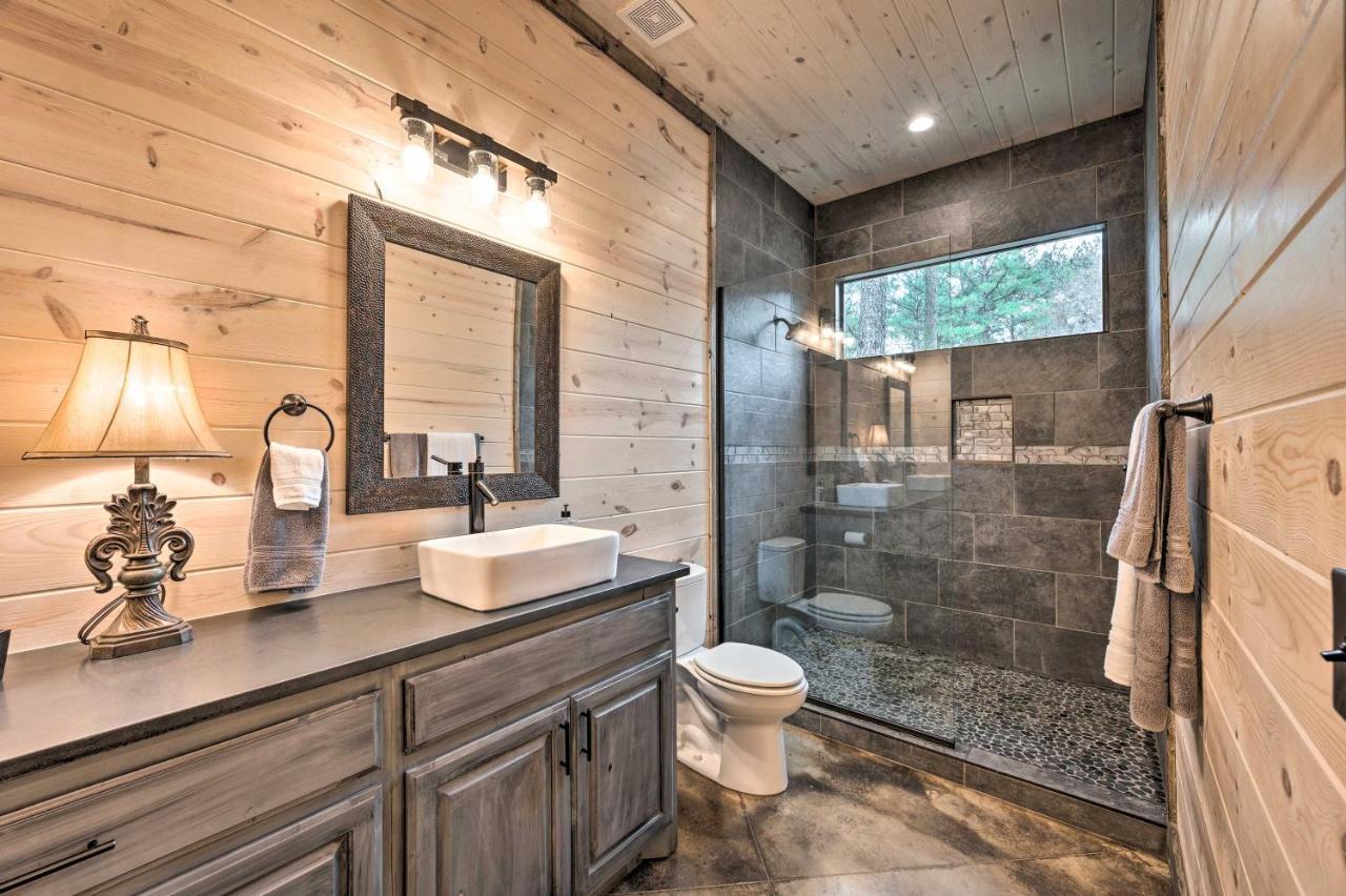 Luxury Cabin In The Woods With Hot Tub And Yard Games! Broken Bow Kültér fotó