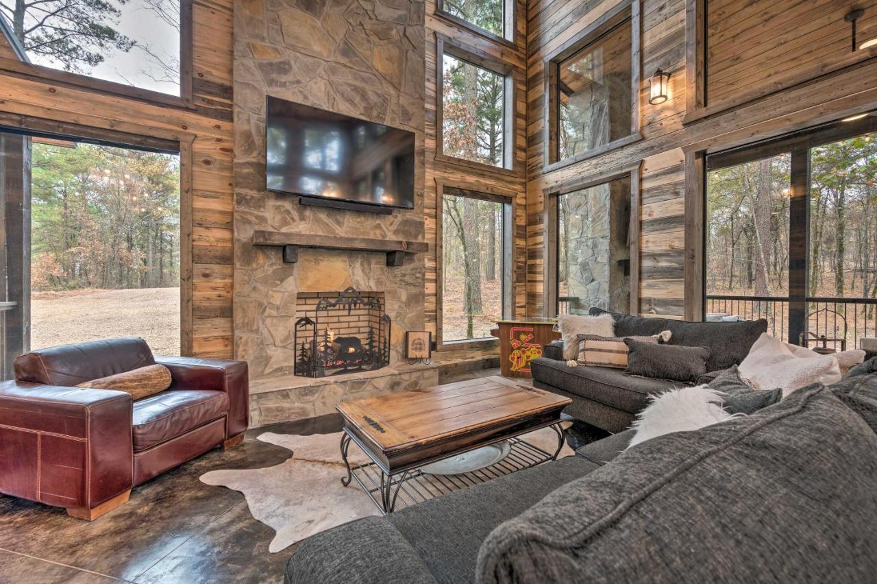 Luxury Cabin In The Woods With Hot Tub And Yard Games! Broken Bow Kültér fotó